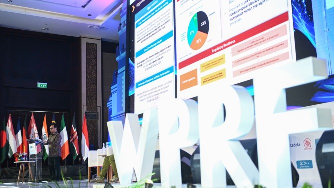 Dirjen Informasi dan Komunikasi Publik Prabu Revolusi usai menjadi pembicara di World Public Relation forum 2024 di Nusa Dua, Bali, Kamis (21/11/2024). Foto:Anhar/Komdigi