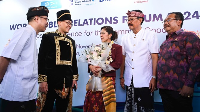 Menteri Komunikasi dan Digital Republik Indonesia, Meutya Hafid, tampil sebagai narasumber utama dalam World Public Relations Forum (WPRF) 2024 yang digelar di Merusaka Nusa Dua, Bali, Rabu (20/11/2024). Foto:Anhar/Komdigi